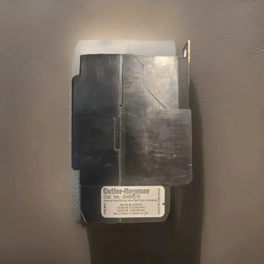 Автоматический выключатель Eaton/Cutler Hammer GHB3015 15 Amp 3 Pole 277/480V Ci
