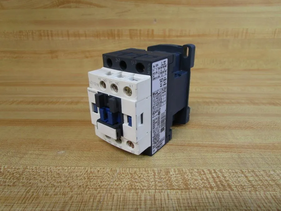 Контактор Schneider Electric TeSys Control IEC Contactor LC1D18B7 24V AC 18A 3-P