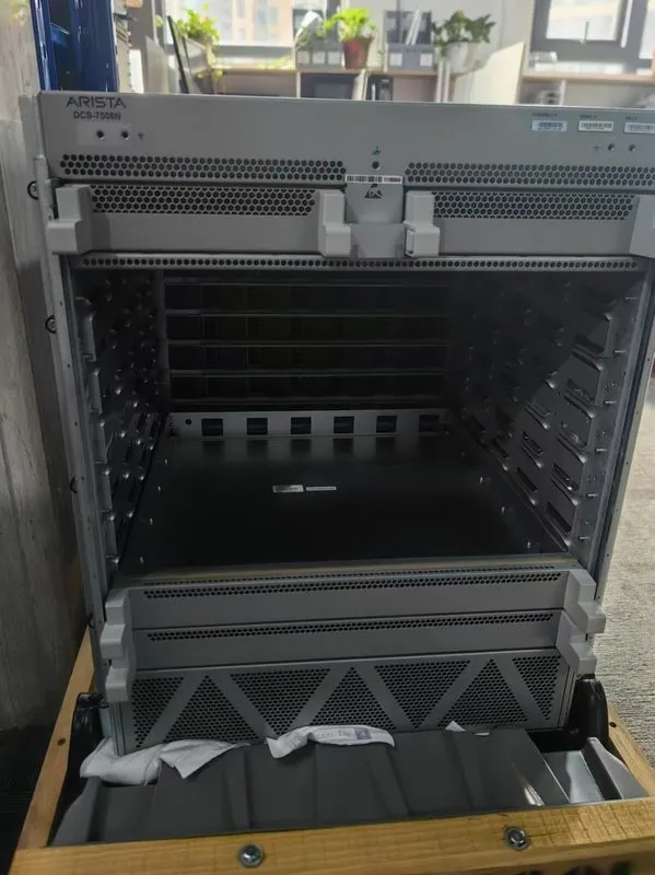 Коммутатор Arista DCS-7508N-CH Data Center Switch Chassis — фото лота 3