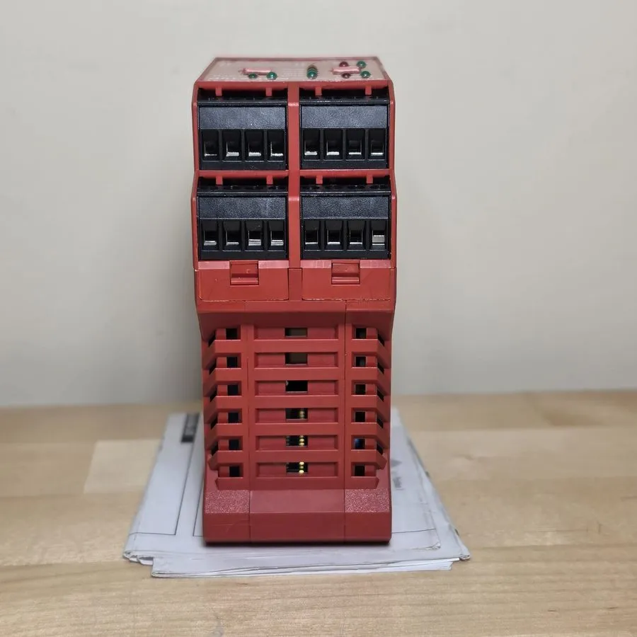 Реле безопасности Allen-Bradley 440R-H23176 MSR210P Safety Relay 24VDC Series B