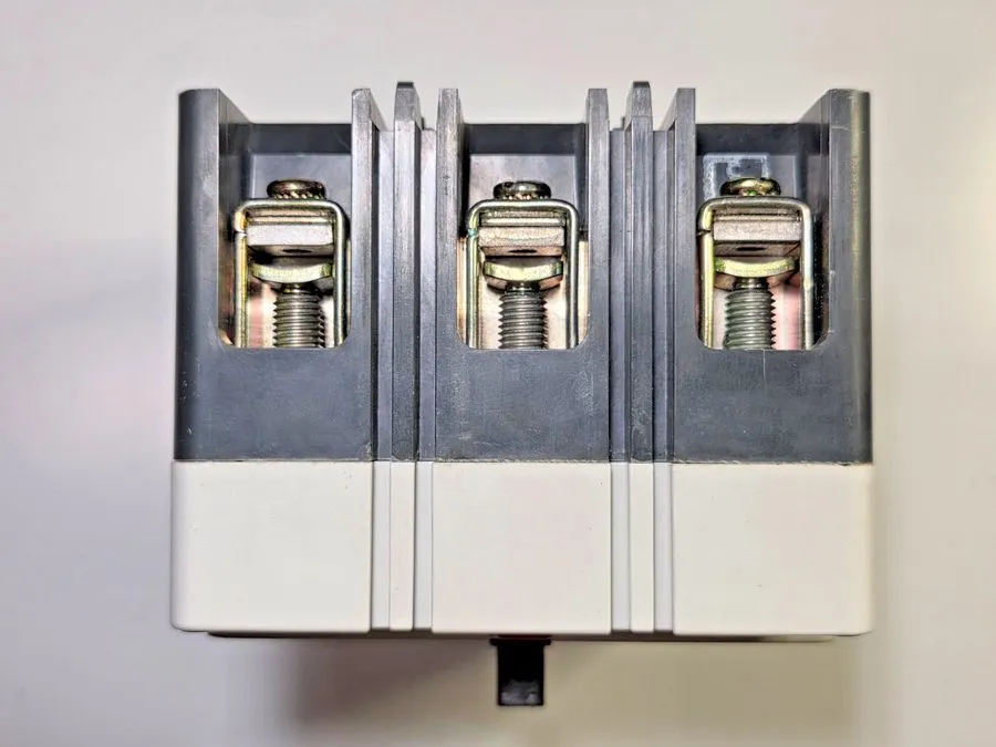 Автоматический выключатель EHD3040 Cutler Hammer 40 Amp 480V 3 Pole Circuit Brea