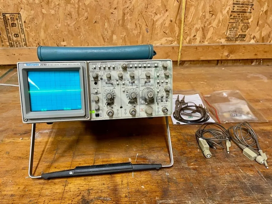 Осциллограф Tektronix 2230 100mhz Digital Storage Oscilloscope (YTH44)