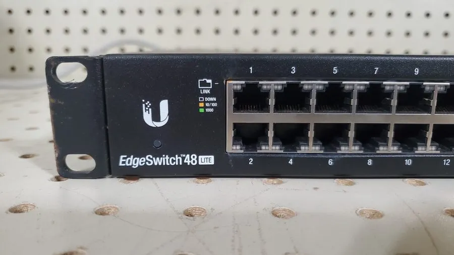 Коммутатор Ubiquiti Networks (ES-48-LITE) Rack-Mountable Network Device
