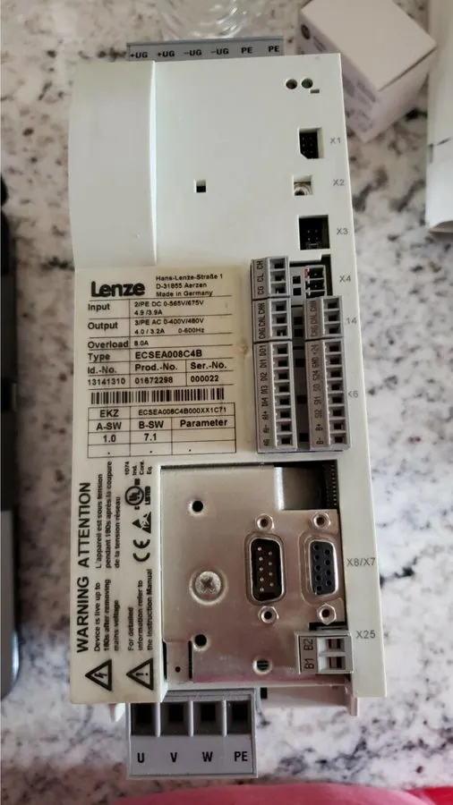 Электропривод LENZE SERVO DRIVE ECSCA008C4B501 D-31855 4.0 / 3.2 A AMPS