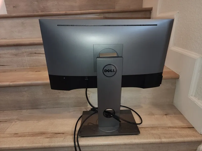 Монитор Dell Ultrasharp U2417H 24" IPS 1920x1080 LCD Backlit Monitor Grade B