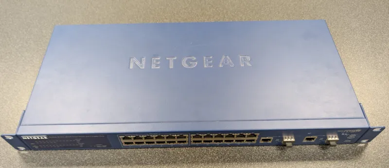 Коммутатор Netgear Prosafe FS726TP V1 24-Port 12-Port PoE Smart Ethernet Switch — фото лота 1