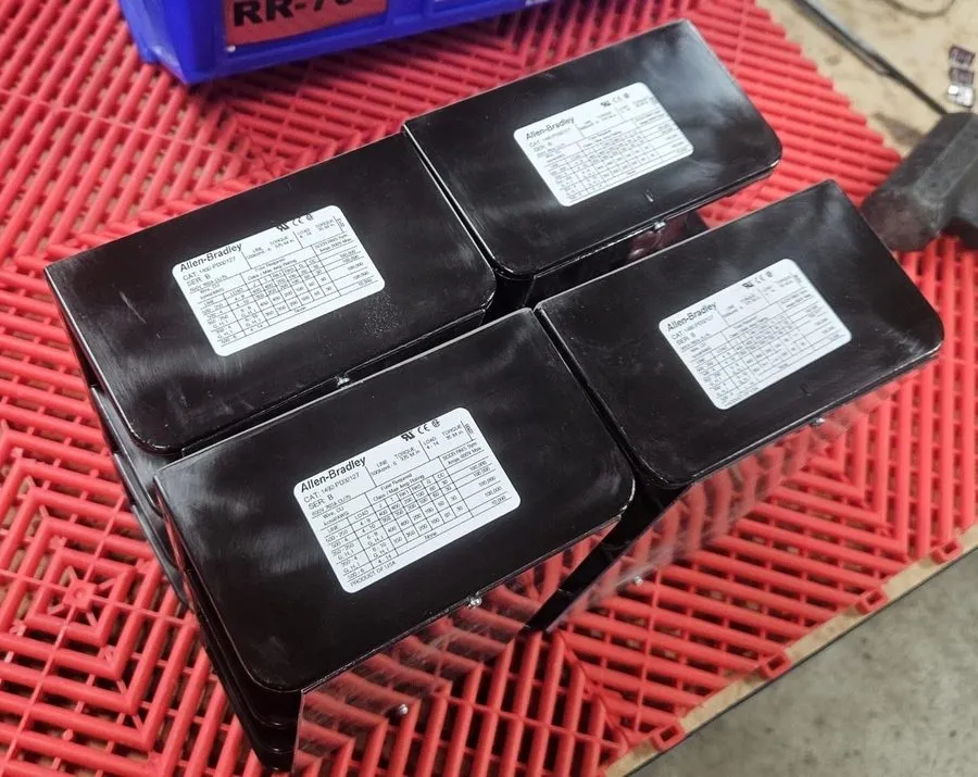 Клеммник Allen-Bradley 1492-PD32127 Ser B Power Distribution Block 760A 600V