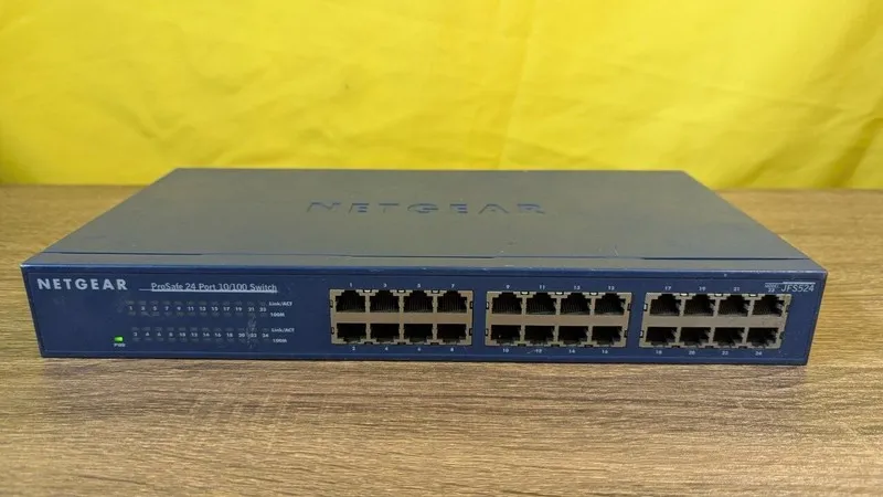 Коммутатор NETGEAR ProSafe JFS524 24-Port Ethernet Network Switch 10/100 Rackmou