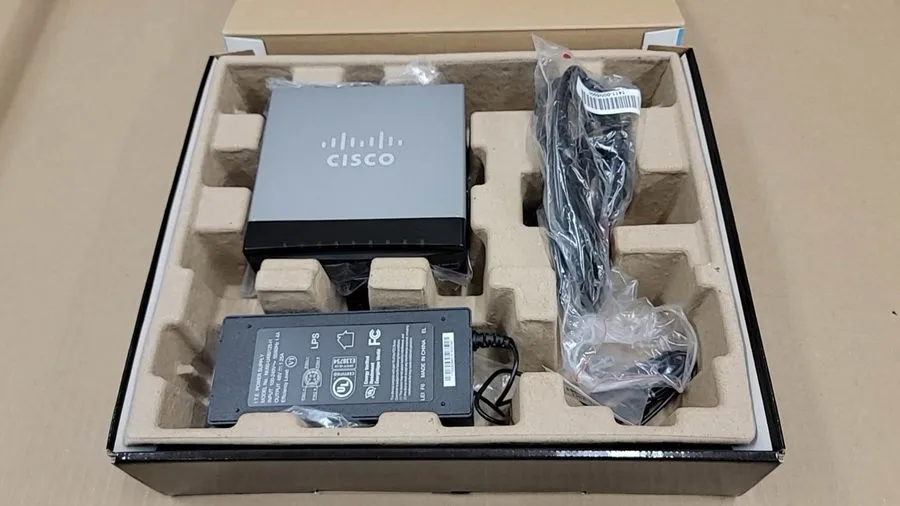 Коммутатор Cisco SG200-08P 8-port Gigabit PoE Smart Switch (SLM2008PT)