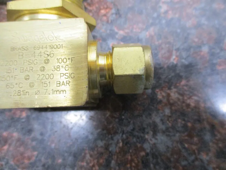 Клапан Whitey B-44S6 (BOX OF 2) Brass Ball Valve Swagelok