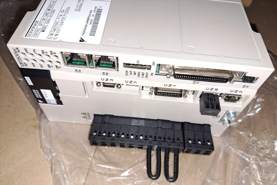 Сервопривод YASKAWA SGDV-180AE1A002000 SGDV-OCC02A SERVO PACK