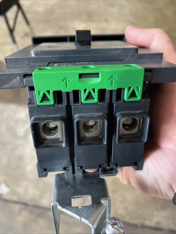 Автоматический выключатель BDA34070Y I-Line Circuit Breaker 70A 3P 480V 3PH BDA  — фото лота 2