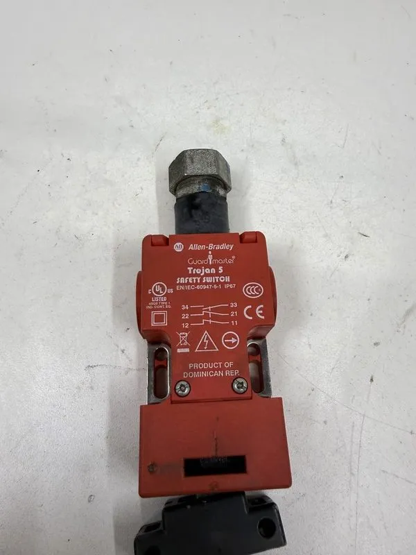 Реле безопасности Allen Bradley Guardmaster Trojan 5 Safety Interlock Switch 440 — фото лота 2
