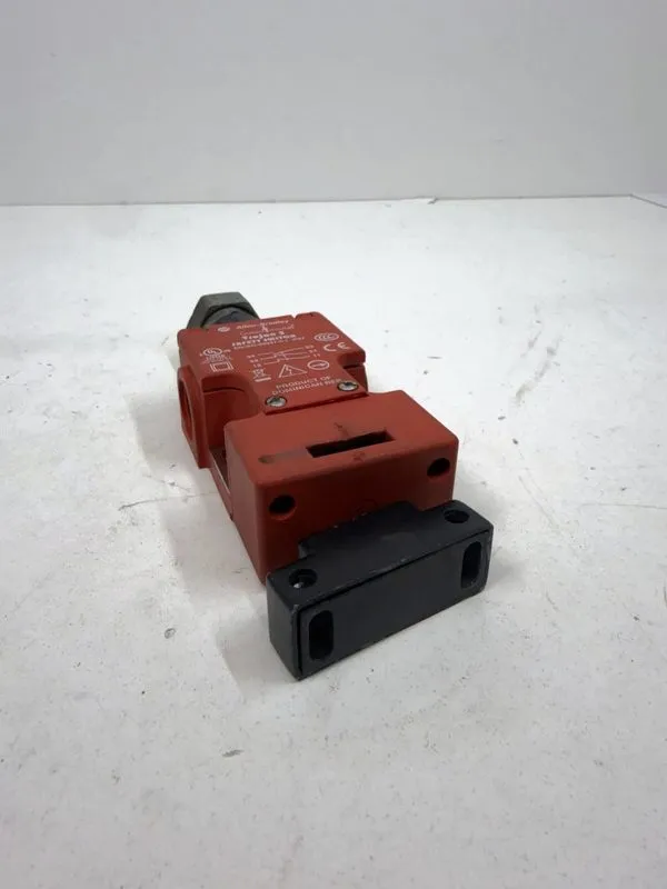 Реле безопасности Allen Bradley Guardmaster Trojan 5 Safety Interlock Switch 440 — фото лота 3
