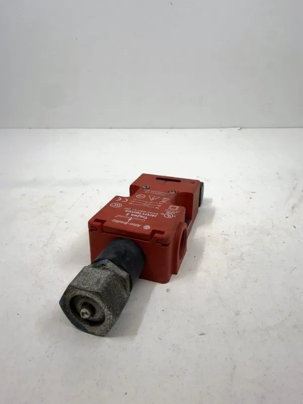 Реле безопасности Allen Bradley Guardmaster Trojan 5 Safety Interlock Switch 440 — фото лота 4