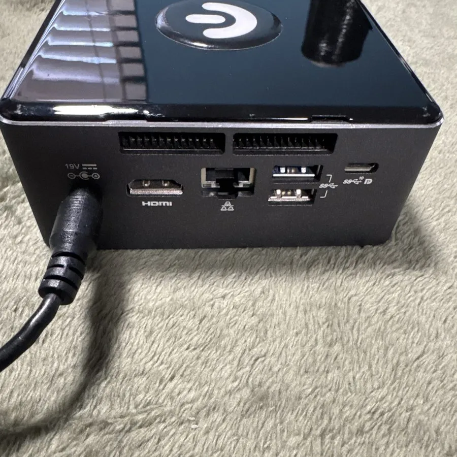 Intel NUC7i3BNH Mini PC