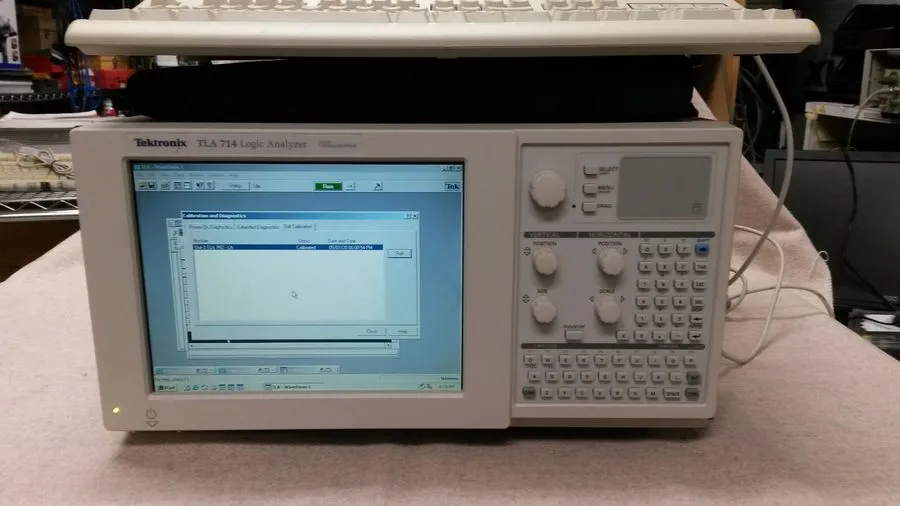 Логический анализатор Tektronix TLA714 Logic Analyzer Color Portable Mainframe