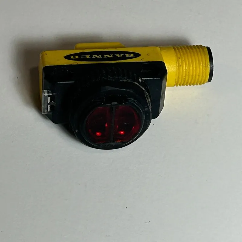 Фотоэлектрический датчик BANNER QS18VP6DQ8 All Purpose Photoelectric Sensor 10-3
