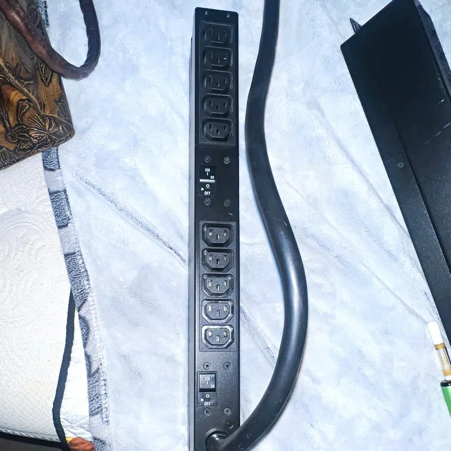 Блок розеток PDU APC AP9571A Basic Rack PDU 30A 208V 1U 10x C13 Outlets Power St