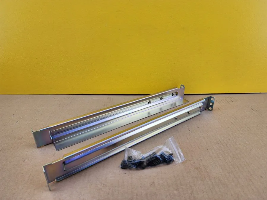 Комплект направляющих CyberPower Universal 4-Post Rack Mount Rail Kit (4POSTRAIL — фото лота 1