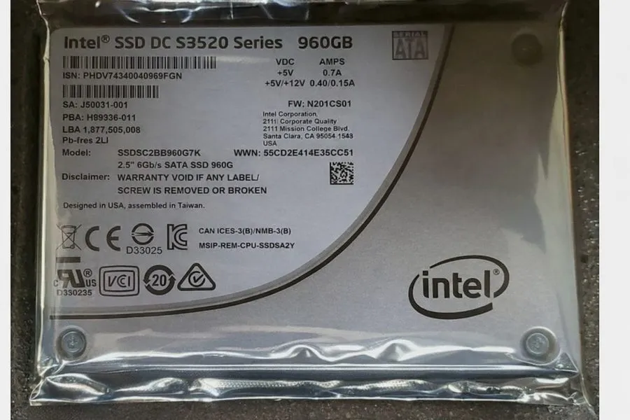SSD-накопитель Intel DC S3520 Series 960GB SSD 2.5" SATA 6Gbs Solid State Drive