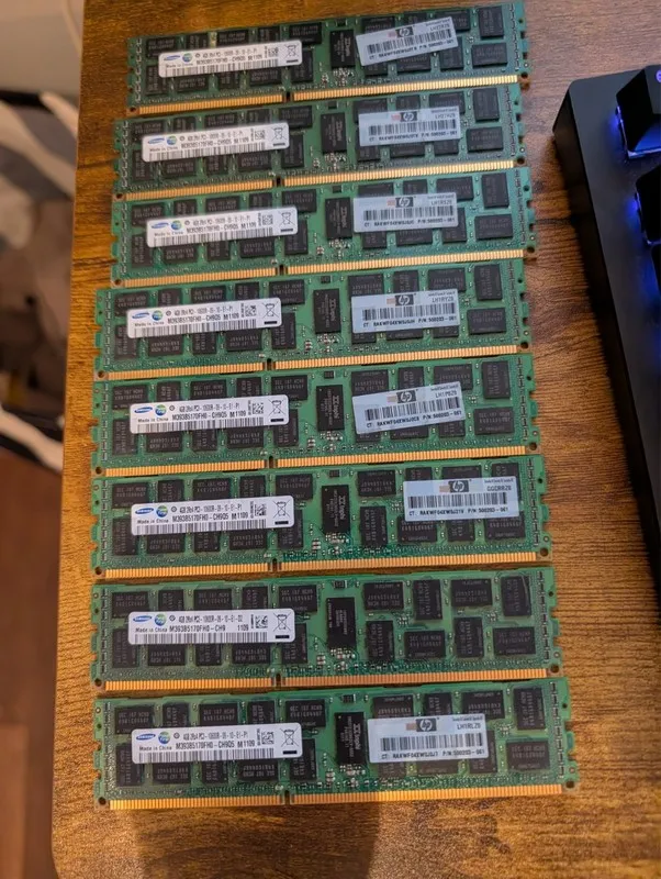 Модуль памяти Samsung DDR3 4GB 2RX4 PC3 10600R RDIMM M393B5170FH0-CH9Q5 Server E
