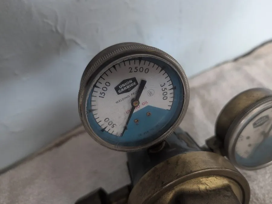 Трубопроводная арматура Union Carbide Oxweld CGA-320 Pressure Regulator