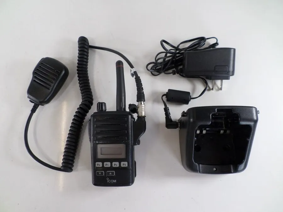 Зарядное устройство ICOM IC-F60V Compact UHF Radio Handset with Charger