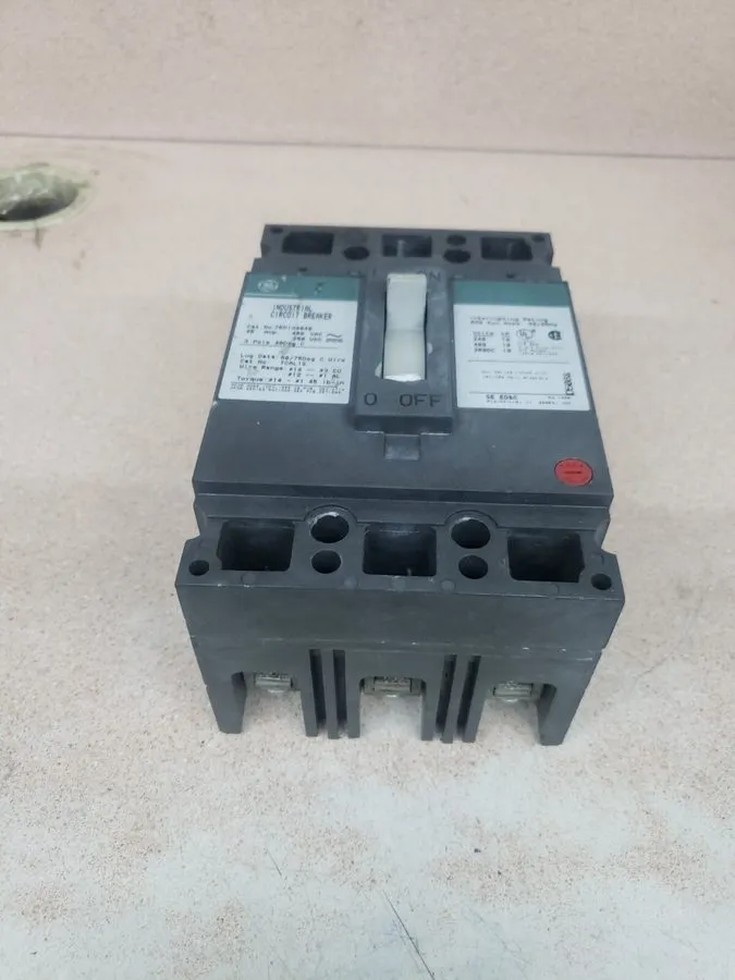Автоматический выключатель GE Enclosed Circuit Breaker TED134040 40A 480V 3P 3R 