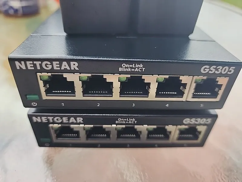 Коммутатор NETGEAR GS305v3 5 Port Gigabit Ethernet Unmanaged Switch