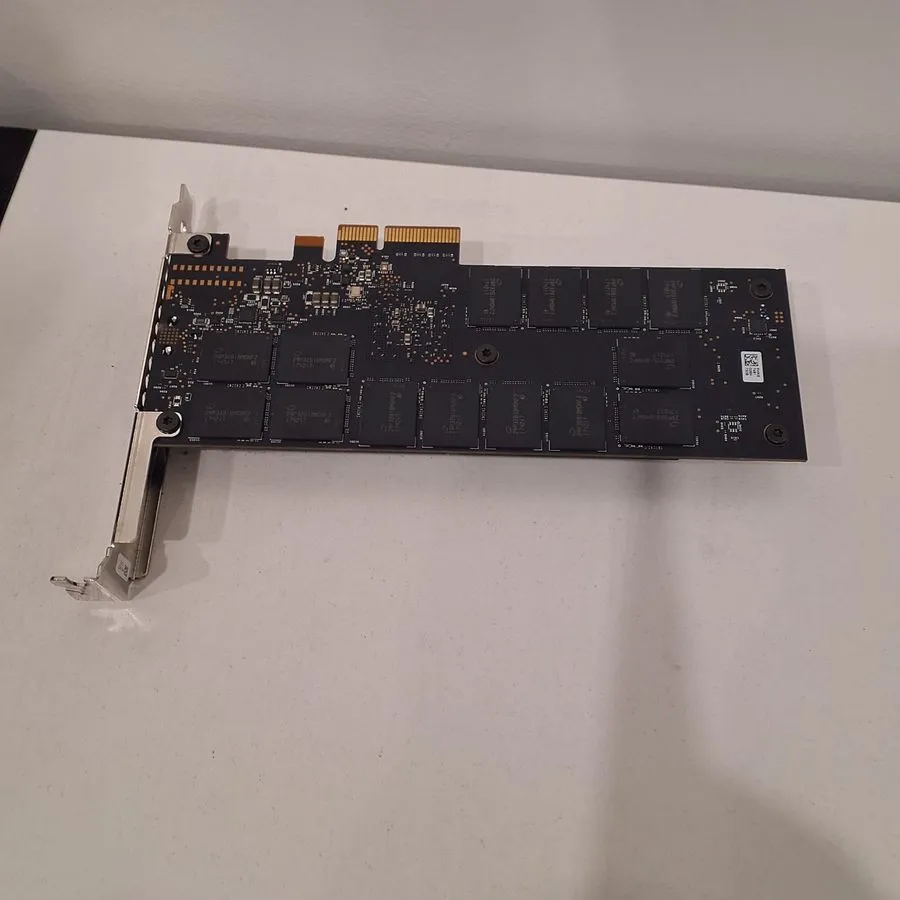 SSD-накопитель Intel Optane DC P4800X Series 750GB PCIe NVMe Solid State Drive S — фото лота 1