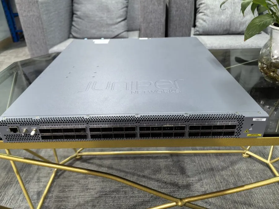 Коммутатор Juniper Networks QFX5200-32C-AFI Ethernet Switch