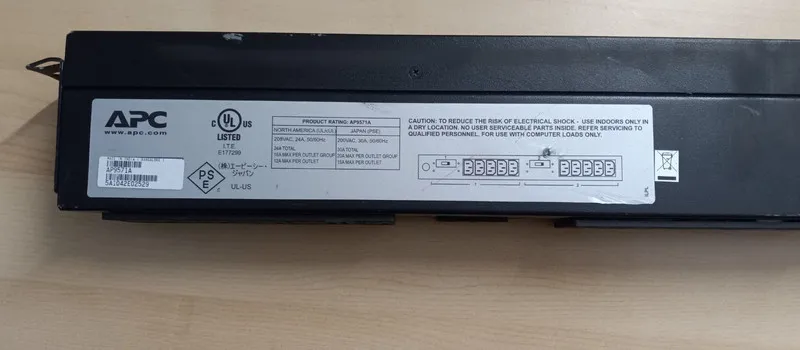 Блок розеток PDU APC AP9571A PDU Basic 200-230V 30A 10-C13 Outlets 1U Rackmount 
