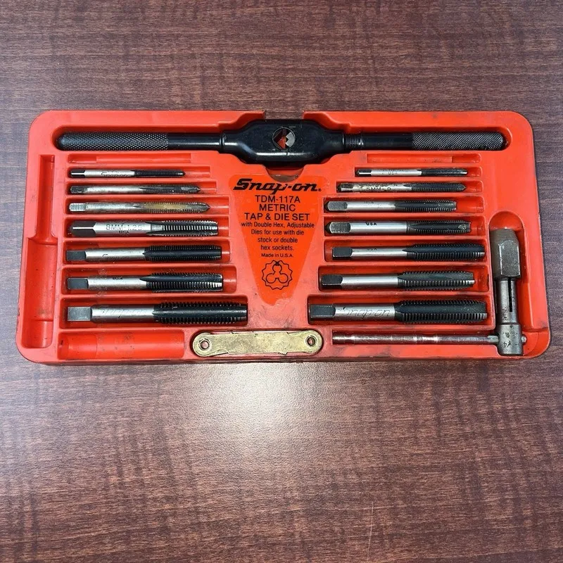 Режущий инструмент Snap On TD-2425 Tap & Die Set Missing One Piece Pre Owned