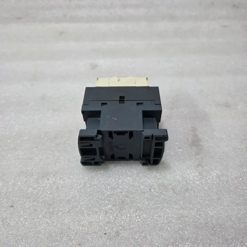 Контактор Schneider Electric LC1D09 TeSys Contactor 25A 690V 50/60Hz 6kV 3 Pole — фото лота 4