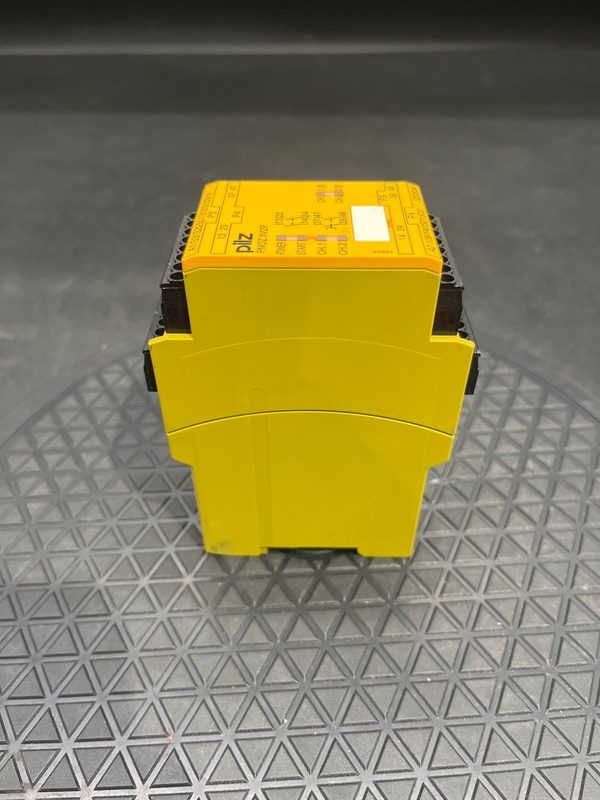 Реле безопасности Pilz 0.5/24VDC