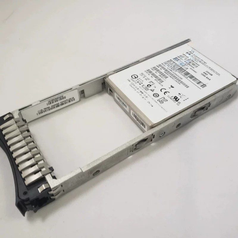 SSD-накопитель IBM 00AR329