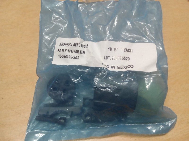 Разъём Amphenol 10-584190-203