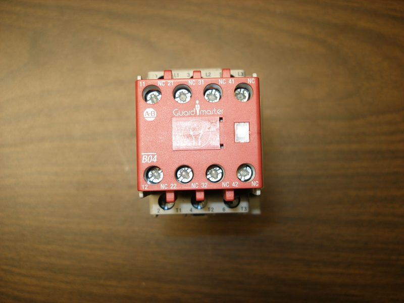 Реле безопасности Allen-Bradley 100S-C30DJ14C