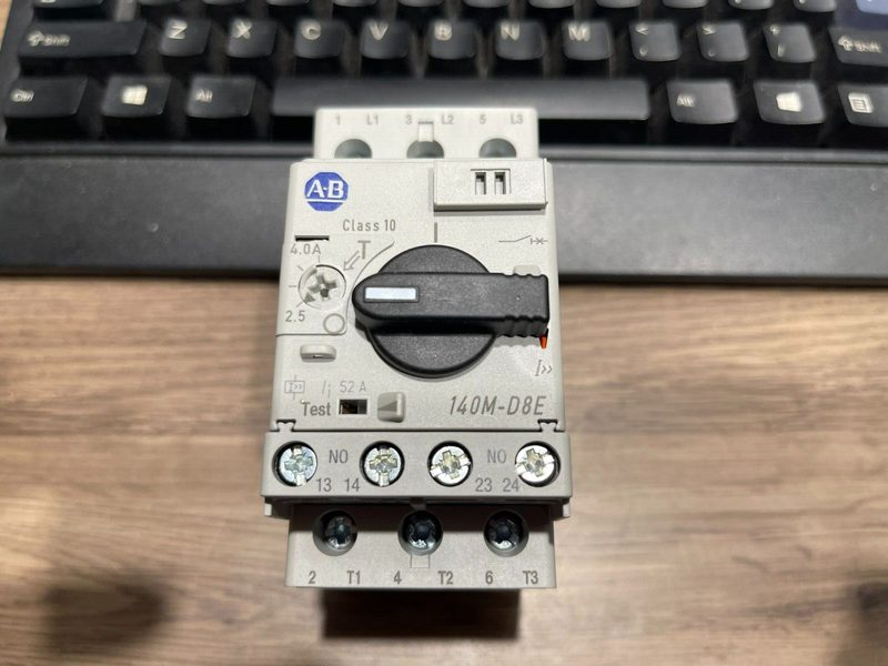 Автоматический выключатель Allen-Bradley 140M-D8E-B40