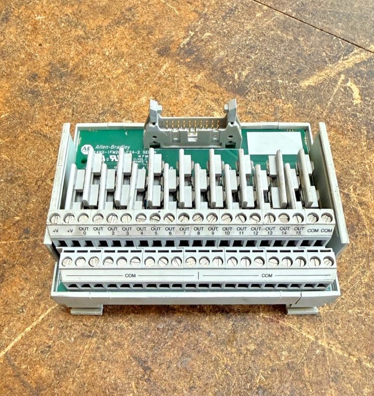 Клеммник Allen-Bradley 1492-IFM20F-F24-2