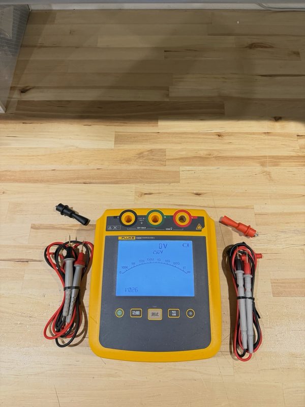 Тестер Fluke 1535