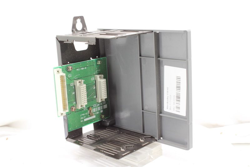 ПЛК Allen-Bradley 1746-A2