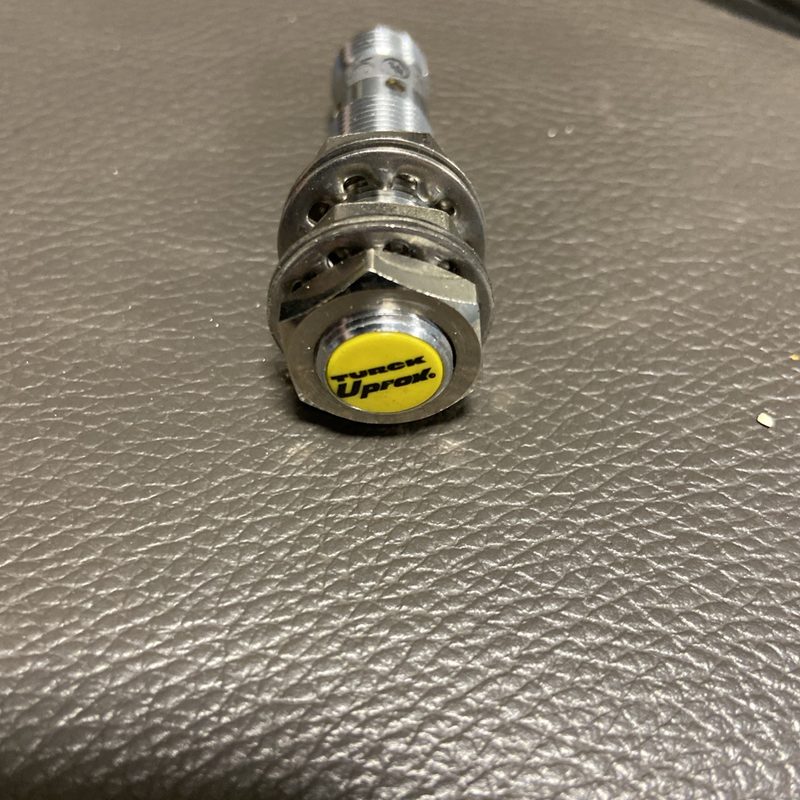 Датчик приближения Turck 1BN+3BU-4BK