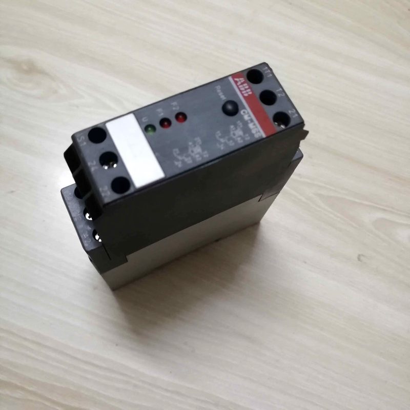 Реле защиты ABB 1SVR430710R0200