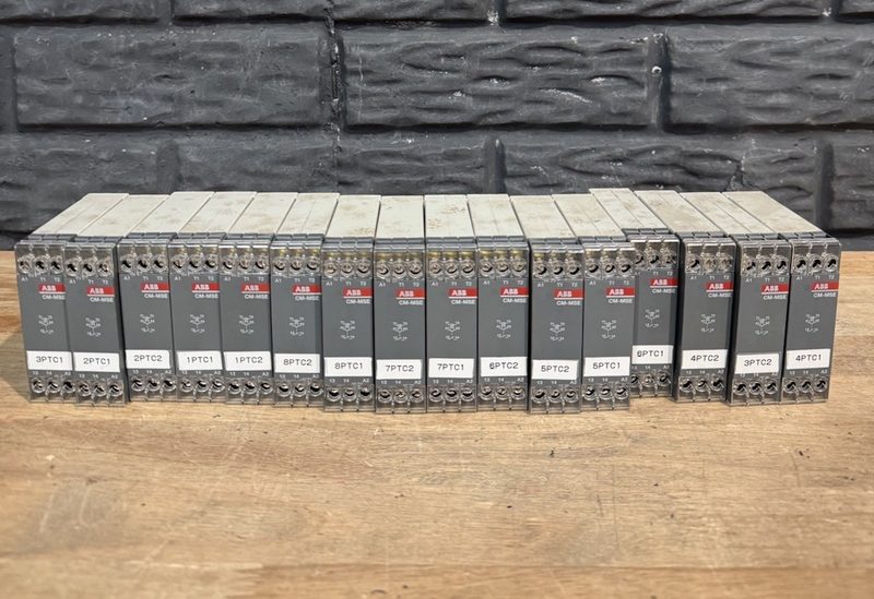 Реле защиты ABB 1SVR550800R9300