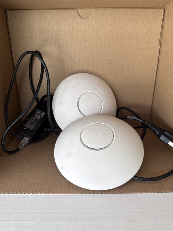 Точка доступа Ubiquiti 1WALLMT