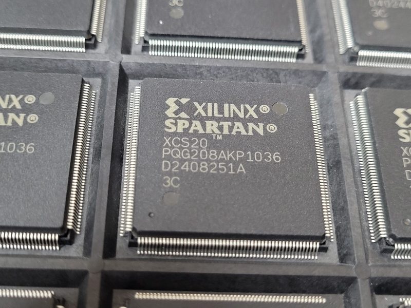 Микросхема ПЛИС Xilinx 208-BFQFP