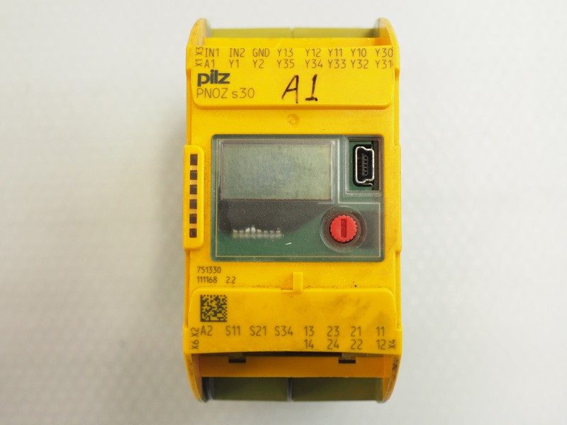 Реле безопасности Pilz 24-240VACDC