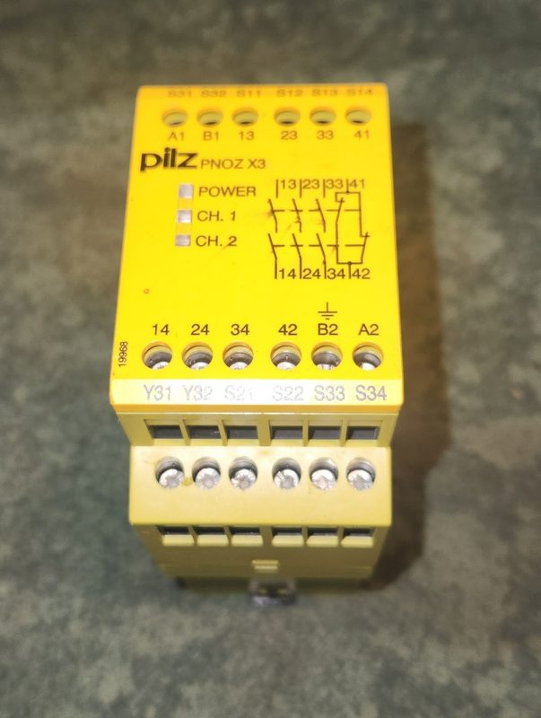 Реле безопасности Pilz 25991-C4